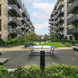 In Shared Luxury Flat Homestay London